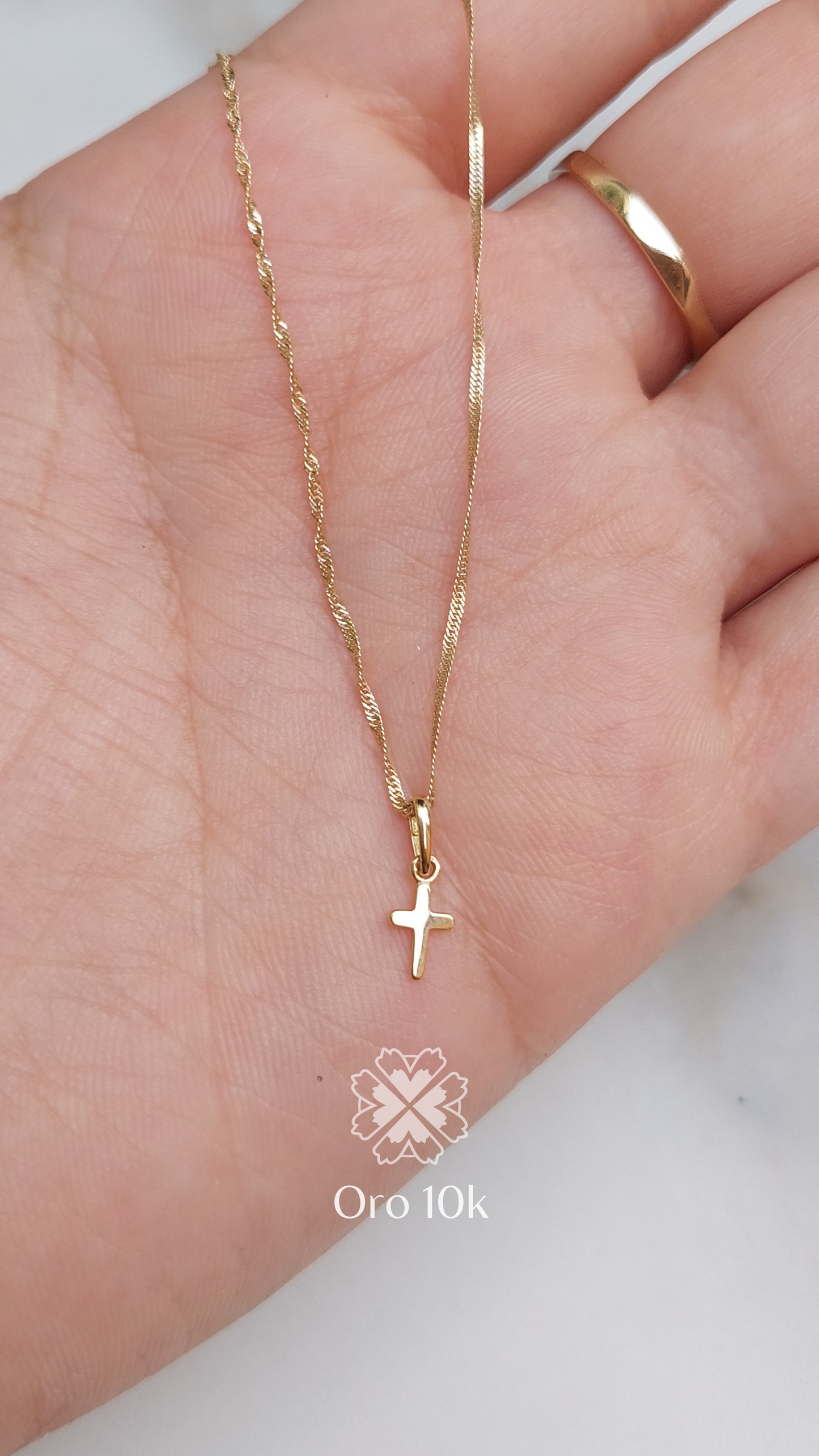 Collar con Charm de Cruz