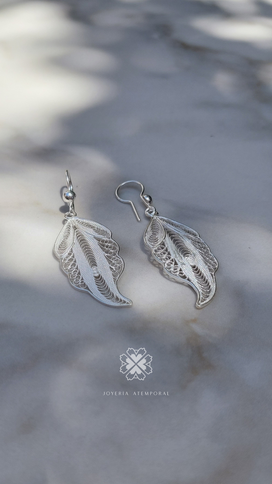 Arete Filigrana de Plata Gancho hoja reflejada ondeada