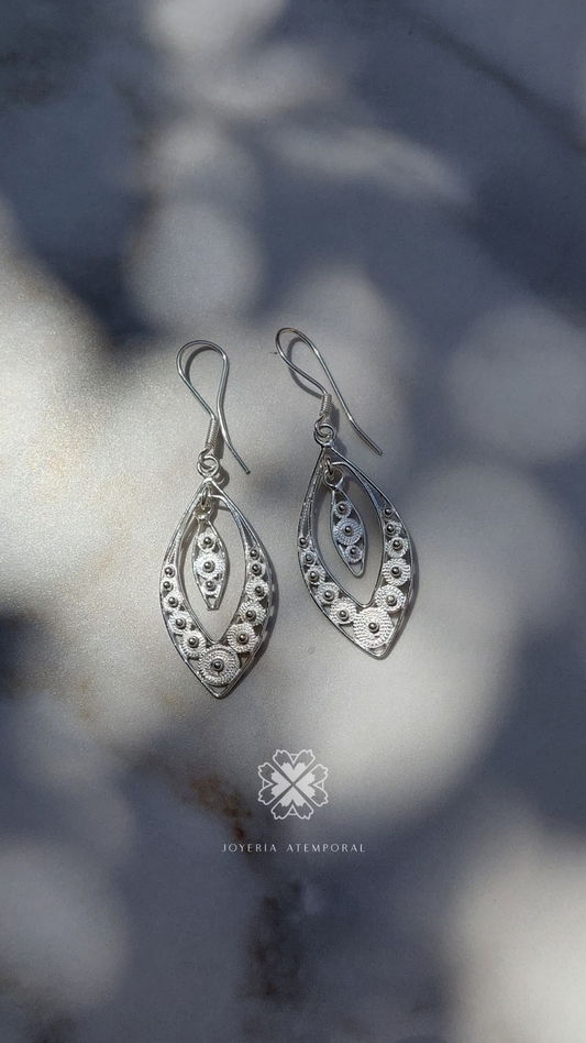 Aretes de Filigrana de Plata Gancho hoja doble con hojita central colgante