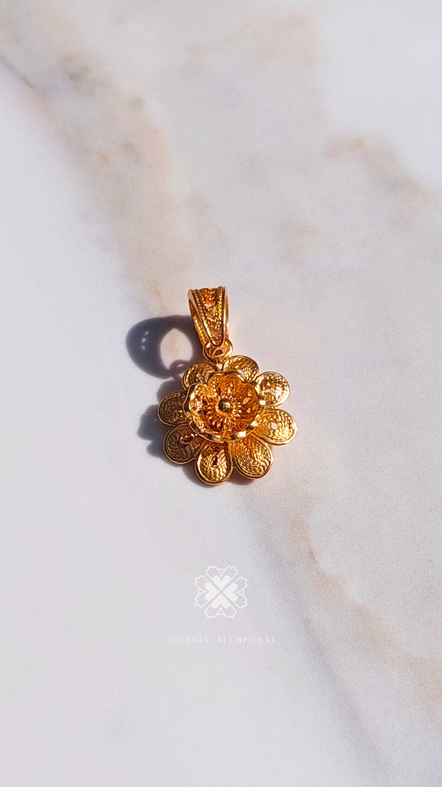 Dije de Filigrana de Plata doble flor 8 pétalos gota con Pistilos