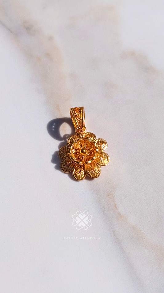Dije de Filigrana de Plata doble flor 8 pétalos gota con Pistilos