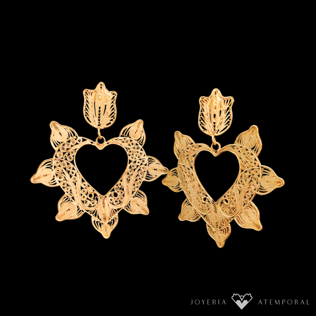 Arete Filigrana de plata Largo Corazón Sagrado