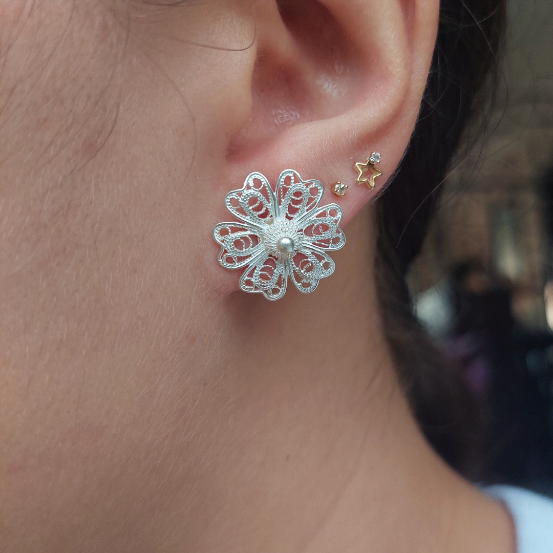 Arete Filigrana de plata flor de corazón con escarcha al centro M