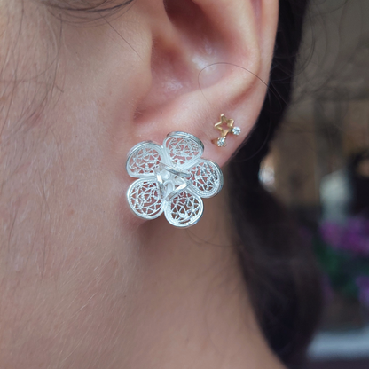 Arete Filigrana de Plata flor petalo concavo doble flor telaraña