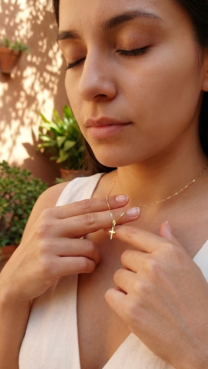 Collar con Charm de Cruz